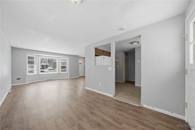 125 East Summerset Lane, Amherst, NY 14228