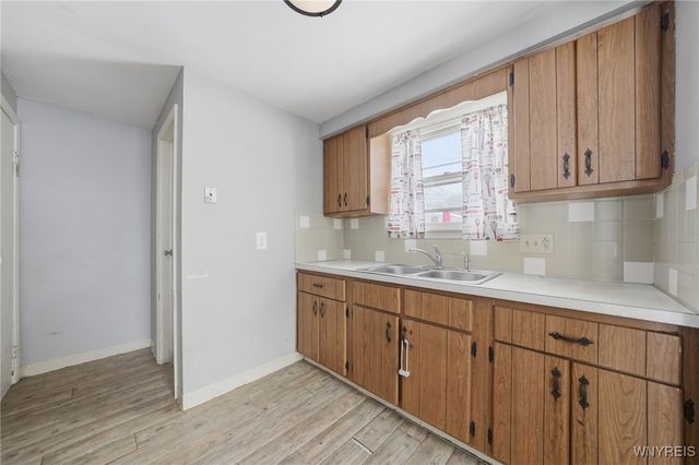 125 East Summerset Lane, Amherst, NY 14228