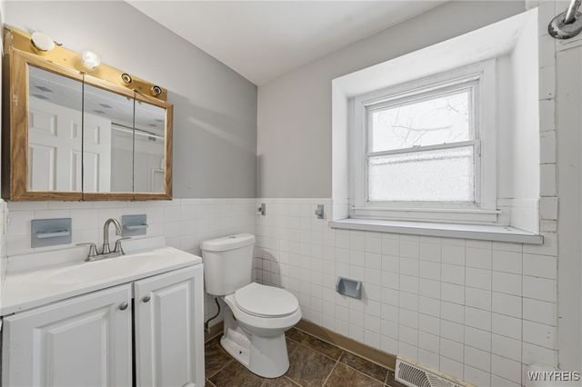 125 East Summerset Lane, Amherst, NY 14228