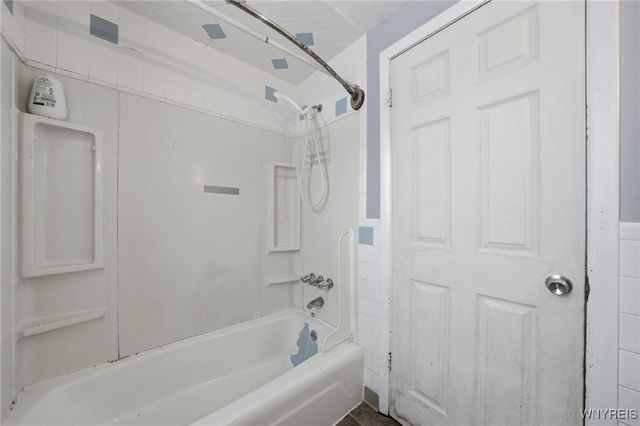 125 East Summerset Lane, Amherst, NY 14228