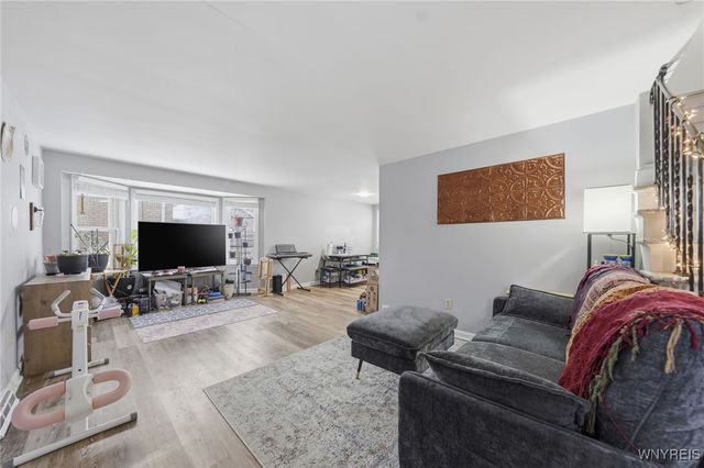 125 East Summerset Lane, Amherst, NY 14228