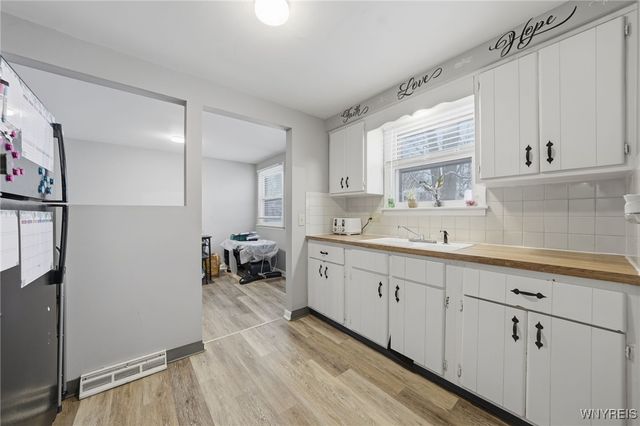 125 East Summerset Lane, Amherst, NY 14228