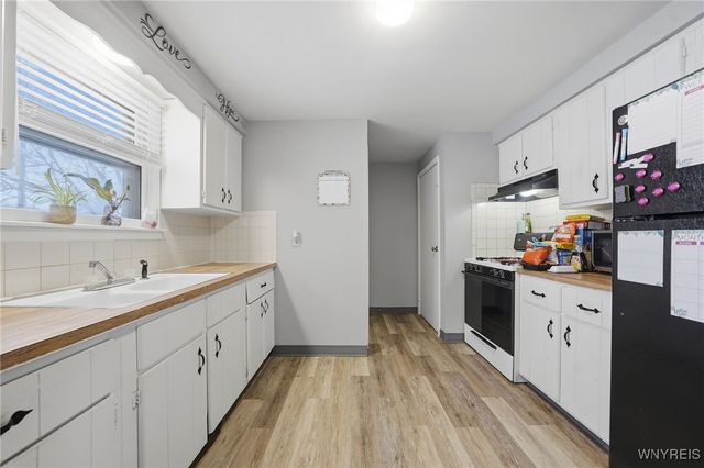 125 East Summerset Lane, Amherst, NY 14228