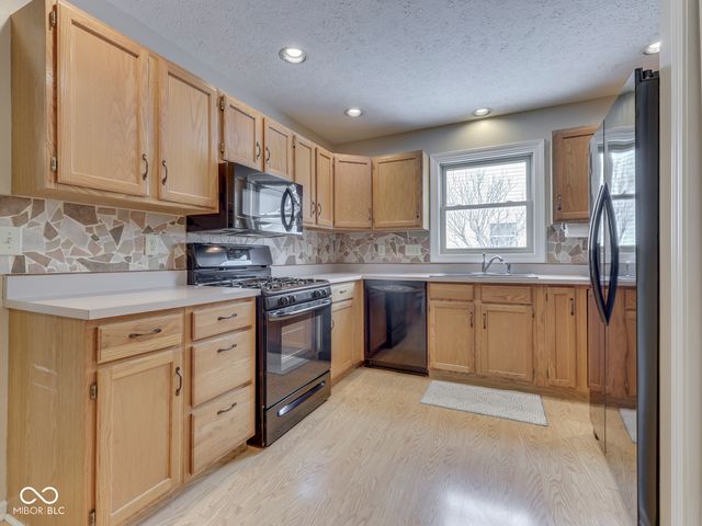 1045 Peppermill Run, Greenwood, IN 46143