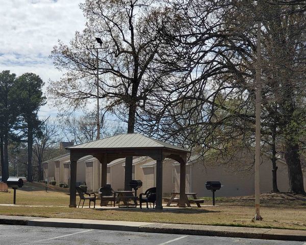 6767 Meadow Oak Pl Apt 3, Memphis, TN 38120