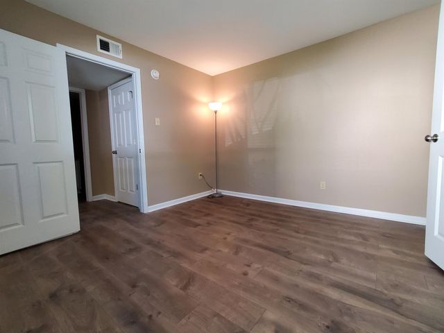 6767 Meadow Oak Pl Apt 3, Memphis, TN 38120