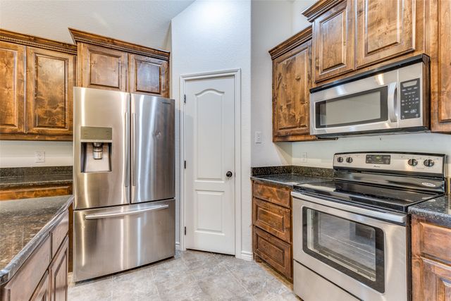1204 Eagle Lake Drive, Azle, TX 76020