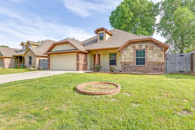 1204 Eagle Lake Drive, Azle, TX 76020