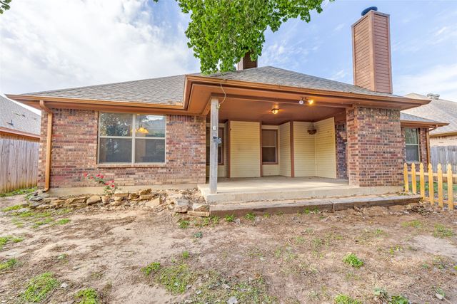 1204 Eagle Lake Drive, Azle, TX 76020