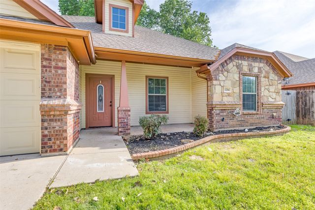 1204 Eagle Lake Drive, Azle, TX 76020