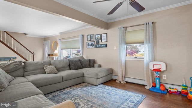 10 QUEEN LILY ROAD, Levittown, PA 19057