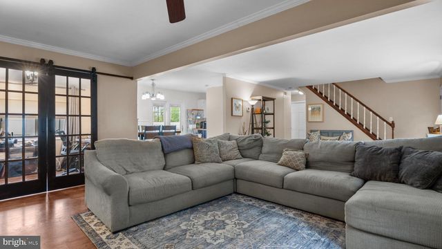 10 QUEEN LILY ROAD, Levittown, PA 19057