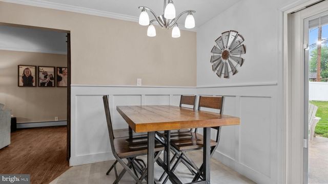 10 QUEEN LILY ROAD, Levittown, PA 19057