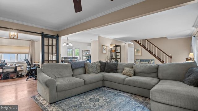 10 QUEEN LILY ROAD, Levittown, PA 19057