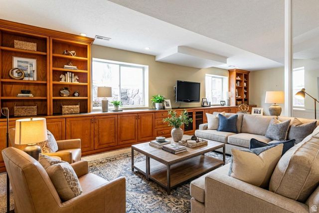 246 E COTTAGE WOOD LN, Murray, UT 84107