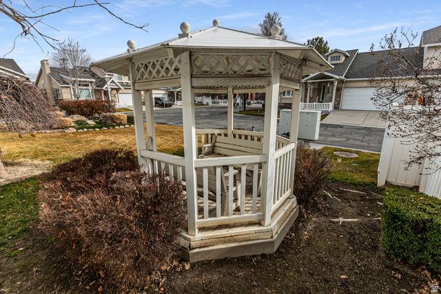 246 E COTTAGE WOOD LN, Murray, UT 84107