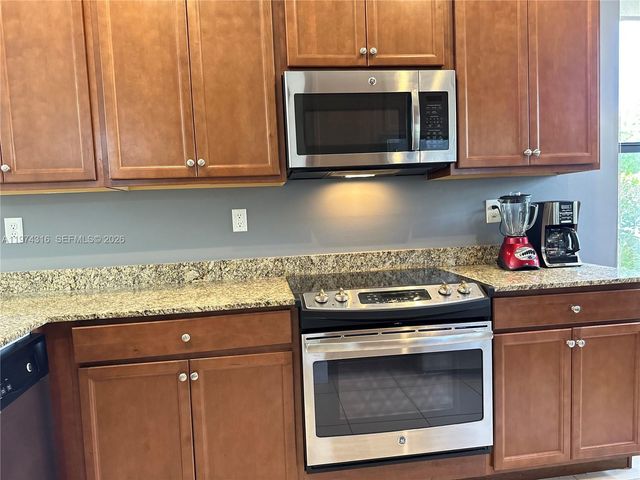 3278 W 97th Ter, Hialeah, FL 33018