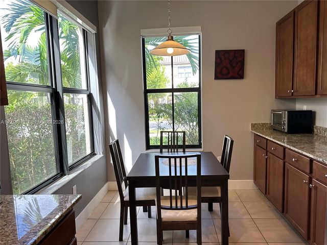 3278 W 97th Ter, Hialeah, FL 33018