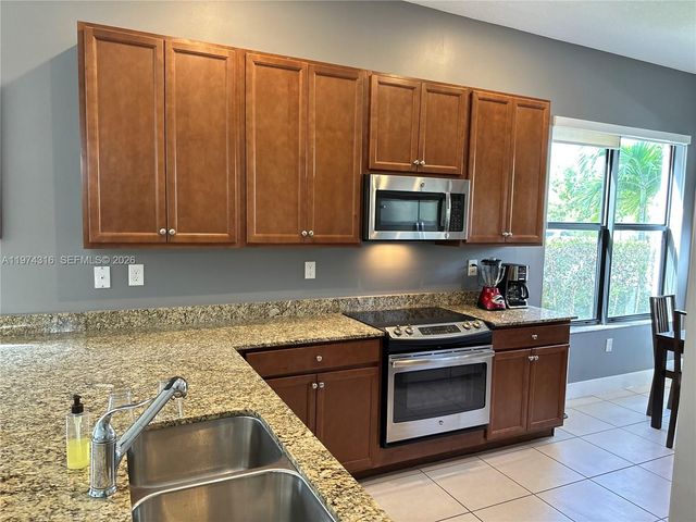 3278 W 97th Ter, Hialeah, FL 33018