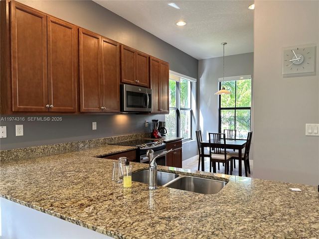 3278 W 97th Ter, Hialeah, FL 33018