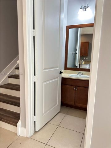 3278 W 97th Ter, Hialeah, FL 33018