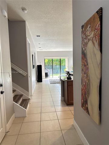 3278 W 97th Ter, Hialeah, FL 33018