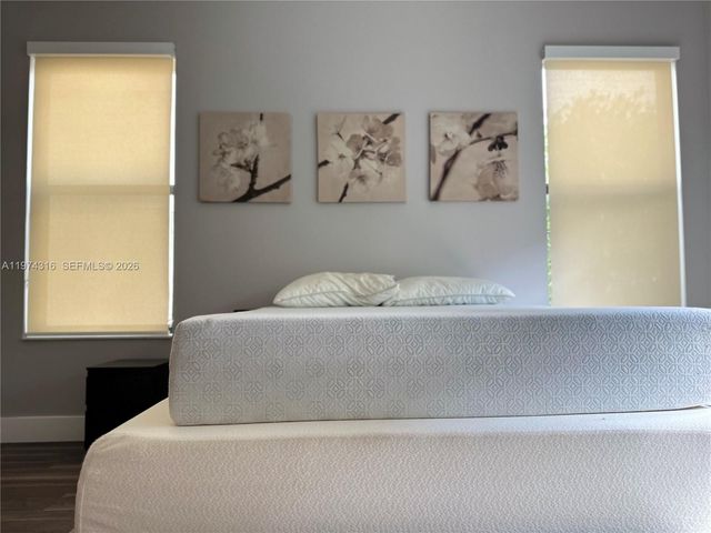 3278 W 97th Ter, Hialeah, FL 33018