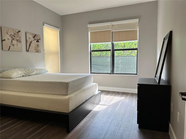 3278 W 97th Ter, Hialeah, FL 33018