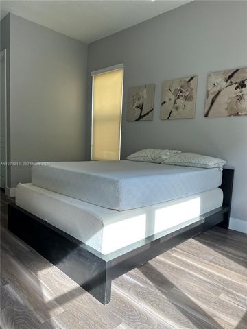 3278 W 97th Ter, Hialeah, FL 33018