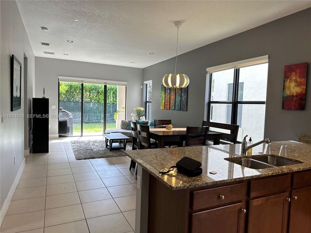 3278 W 97th Ter, Hialeah, FL 33018