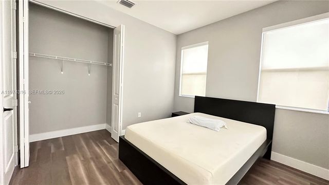 3278 W 97th Ter, Hialeah, FL 33018