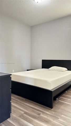 3278 W 97th Ter, Hialeah, FL 33018