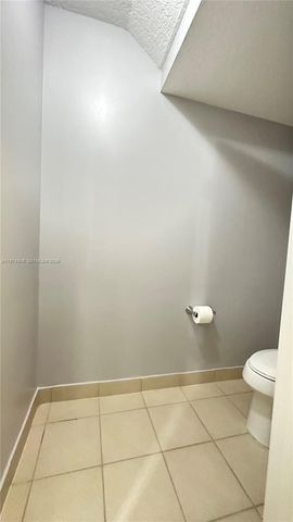 3278 W 97th Ter, Hialeah, FL 33018