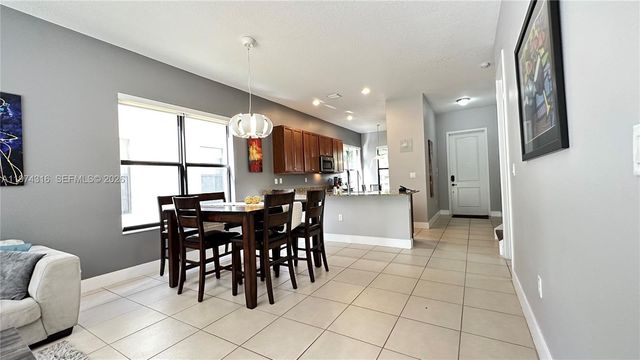 3278 W 97th Ter, Hialeah, FL 33018