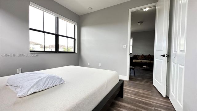 3278 W 97th Ter, Hialeah, FL 33018