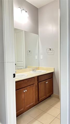 3278 W 97th Ter, Hialeah, FL 33018