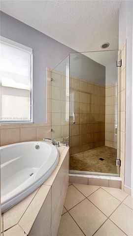 3278 W 97th Ter, Hialeah, FL 33018