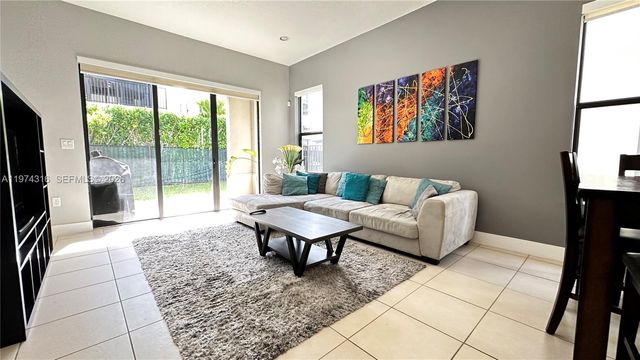 3278 W 97th Ter, Hialeah, FL 33018