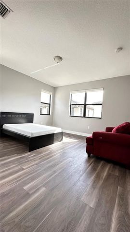 3278 W 97th Ter, Hialeah, FL 33018