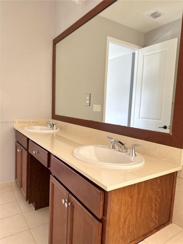 3278 W 97th Ter, Hialeah, FL 33018