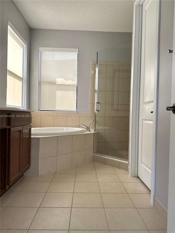 3278 W 97th Ter, Hialeah, FL 33018