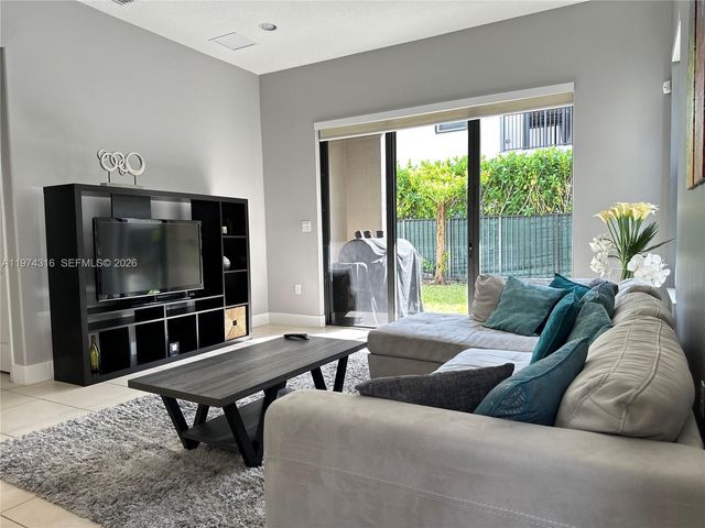 3278 W 97th Ter, Hialeah, FL 33018