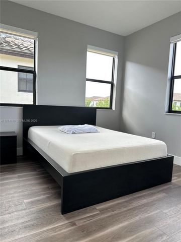 3278 W 97th Ter, Hialeah, FL 33018