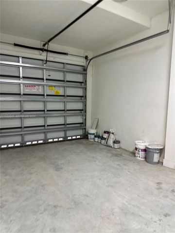 3278 W 97th Ter, Hialeah, FL 33018