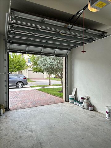 3278 W 97th Ter, Hialeah, FL 33018