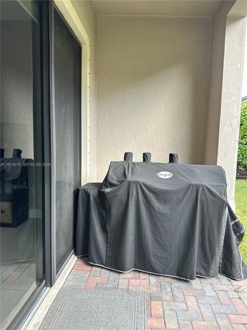 3278 W 97th Ter, Hialeah, FL 33018