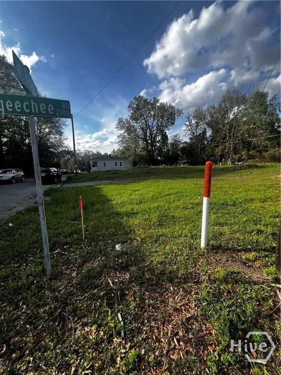 Image 4 of property listing at 2111 Ogeechee Road, Savannah, GA 31405