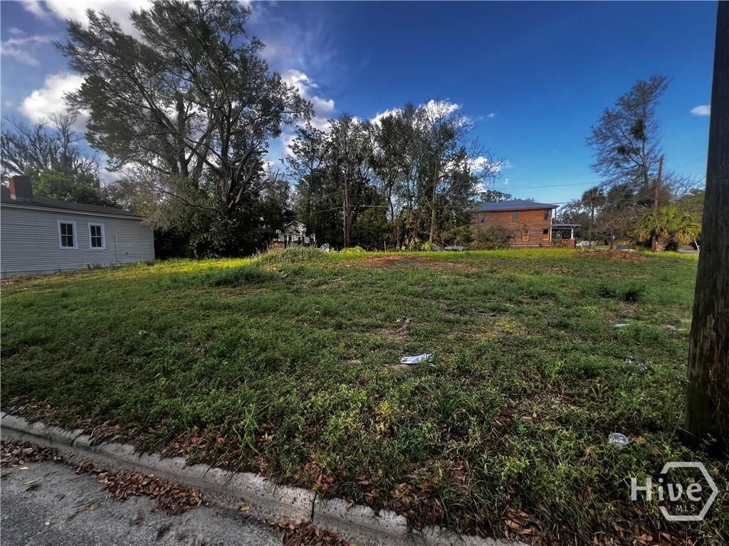 Image 5 of property listing at 2111 Ogeechee Road, Savannah, GA 31405