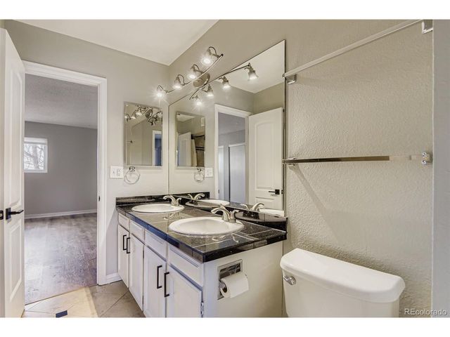 1060 S Parker Rd 25, Denver, CO 80231