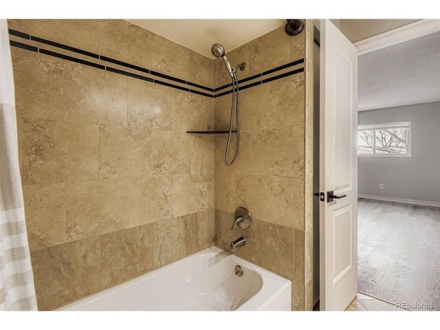 1060 S Parker Rd 25, Denver, CO 80231